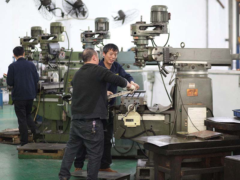 為什么注塑模具成型會出現頂白？